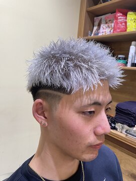 フォーコーナーズ(Four Corners) スパイキーホワイトシルバー