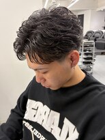 アンドメゾンオム(&Maison. homme)&nbsp;【躍動感溢れる】フェザーパーマ×センターパート