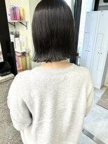 バッカ(BACCA) 暗髪の切りっぱなし外ハネボブ