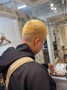 ミリオンバックス 御徒町店(Million Backs) ツーブロックマッシュ/スキンフェード<理容室>[メンズ/御徒町]