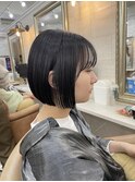 暗髪ミニボブ