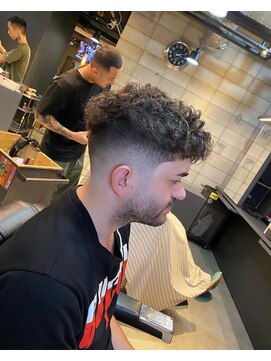 フランクスバーバー アンド ビアークラブ(FRANK'S BARBER and BEER CLUB) カーリースタイル