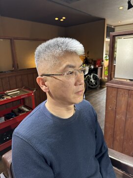 カットスペース キャロル(CUT SPACE CAROL) スキンフェード