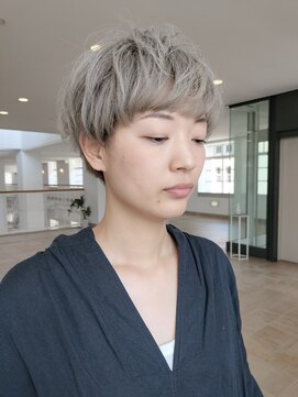 ビュートリアム 神戸(BEAUTRIUM) ハイトーンの丸みマッシュショート/ショートカット/ショートヘア