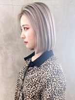 ホワイトブロンド美髪ショートボブ_ba330201