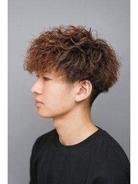 ヘアーアンドスパ アウローラ(AURORA) ツイストスパイラルパーマツーブロック刈り上げマッシュショート