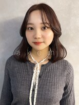 アケミ(akemi) 内巻きワンカールで上品にまとまるヘア