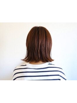 お悩みを解決しながら理想の髪色へと導きます。長く通いやすい美容室で、キレイをキープ◇