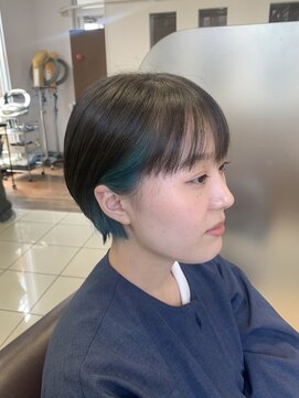 ヘアークリアー 蕨 イヤリングカラーショートボブ