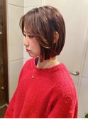 サイドバングありの切りっぱなしボブスタイル