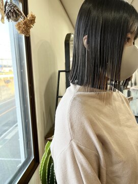 ホワイト(WHITE HAIR@NICOLA) ぱつっとボブ