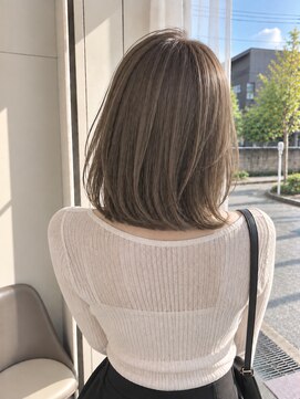 ケーオーエスビューティー(K O S beauty) ミディアムボブ×くすみベージュ