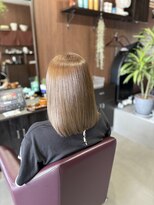 アオイ(Aoi)&nbsp;ブリーチ無しで叶えるサラ艶髪のベージュカラー
