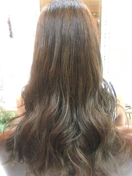 ヘアー アウグスティーナ(Hair Augustiner) ゆるウエーブフェミニンムード