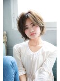丸顔さんもオッケー！レイヤーの入ったくびれショートボブ