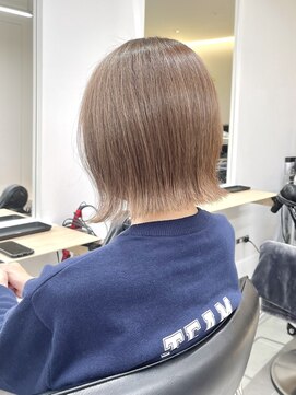 グラフ 蔵前(GRAFF) 20代30代40代切りっぱなしボブ_外ハネボブ_ミルクティーベージュ