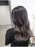 大人可愛い巻き髪グレージュカラーアッシュ系カラー