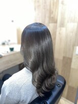 ハサミバイアトリエナガノ 千葉(8sami by atelier nagano)&nbsp;ショートボブ/センターパート/ツヤ髪/グラデーション/イヤリング