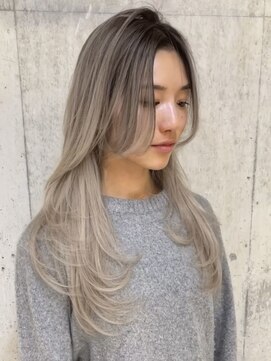 ヨロ 上野(YOLO) ハイライトカラーミルクティーベージュレイヤーカット