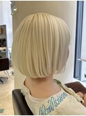 プラチナブロンド×コンパクトボブ