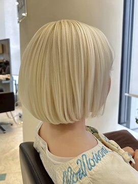 ヘアーカッティングガーデン ジャック モアザン 松山店 プラチナブロンド×コンパクトボブ