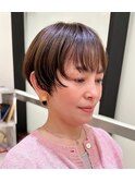 ショートボブ白髪ぼかしハイライトショートカットくびれショート