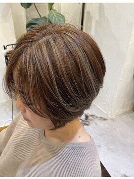 チリンバイロストシティー(Chillin by LOSTCITY) ショートボブ　白髪ぼかしハイライト