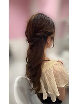 ホワイト 栄駅店(White)&nbsp;下めルーズハーフアップ