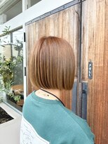 シャポン&nbsp;艶めく柔らかブラウンのコンパクトボブ