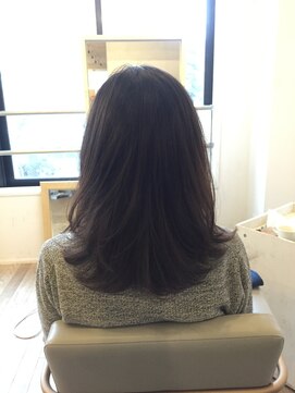 カタチヘアー(HAIR) 。。。。。静かな優しさ。。。ミディアムのカタチ。。。。。。。