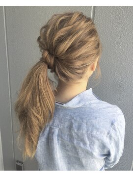 スティードトーキョー(Steed Tokyo) サイドポニーテールアレンジ