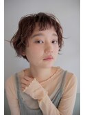 外国の女の子のような、くせ毛風ショートボブ