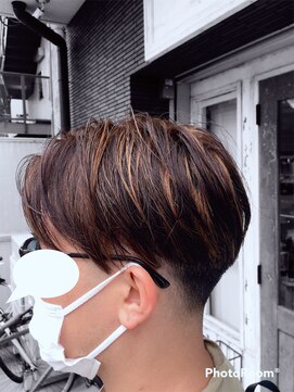 オレンチメンズヘアー(ORENCHI MEN'S HAIR) センターパートメッシュスタイル 金髪メッシュ