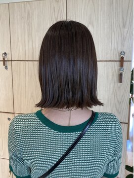 アドラーブル 万代店 (adorable) 【ナチュラルカラー】カーキベージュ×切りっぱなしボブ10代20代