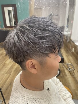 スイート(Suite) ハイトーンシルバー×束感マッシュ