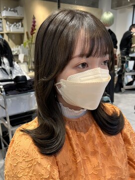 ティア(Tia.) (韓国風/くびれヘア/縮毛矯正/前髪/サイドバング/小顔)