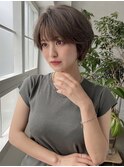 斜めバング小顔愛されショートシルキーベージュグレージュカラー