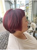 ピンクショートヘア