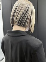 ベモ(NVEMO) ツートーンカラーフェイスフレーミングホワイトブロンド