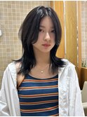ハッシュカットミディアムくびれレイヤー黒髪センターパート