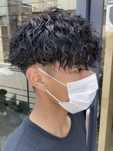 《*ハイウェイトのツイストスパイラルパーマ*》サイドのラインを高めに設定した、清潔感あるスタイル* 