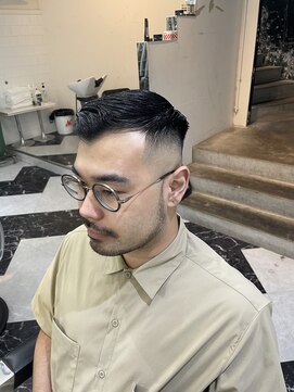 メリケンバーバーショップ フクオカ(MERICAN BARBERSHOP FUK) かき上げヘアショートレイアーくせ毛風パーマコンマヘア977
