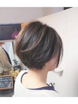 カミケン 方木田店(kamiken.) 襟足すっきり小顔！丸みハイライトショート【カミケン方木田店】
