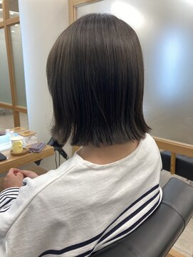  リュクスバトーバイトリコ 船橋南口店(Luxe BATEAU by tricot) オリーブベージュの切りっぱなしボブ/20代30代40代