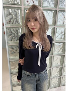 クリム(qulim) ミルクティーグレージュ×顔周りレイヤーカット