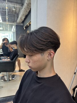MEN’S HAIR/毛流れセンターパート
