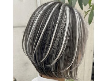 ケリーズグリーン(Kelly's Green)の写真/白髪を活かすカラーで艶髪キープ♪明るい白髪染め＆低刺激施術で大人女性の魅力を引き出す◎