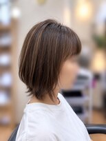 ヒビ(hibi)&nbsp;ひし形シルエットの大人レイヤーボブ
