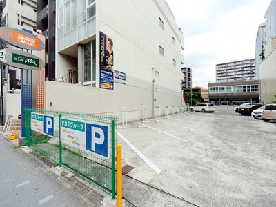 店舗下・隣に駐車場完備（名古屋/波巻きパーマ/眉毛/フェード）