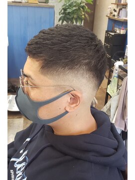 ヘリテイジ(HERITAGE) スキンフェード　パンチパーマ